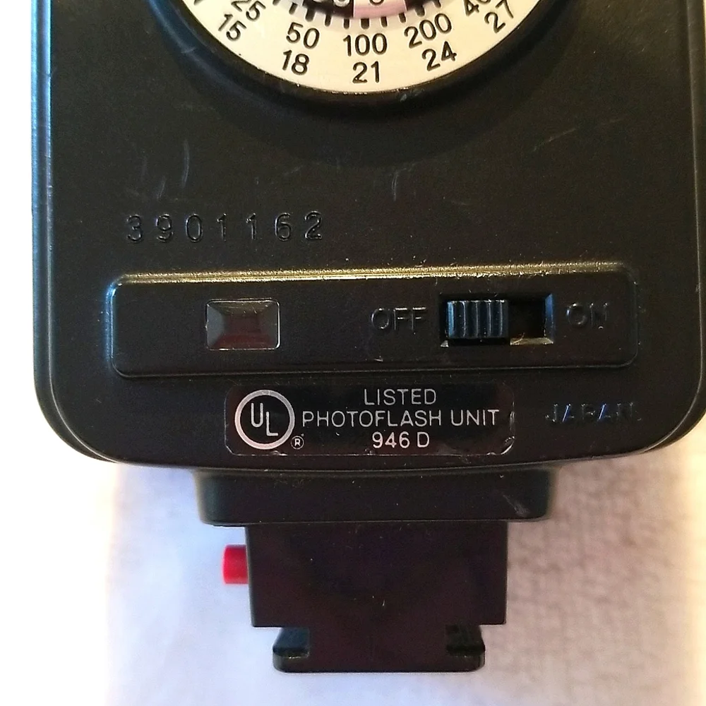 CAMERA EQUIPMENT:Minolta 35 MM Flash